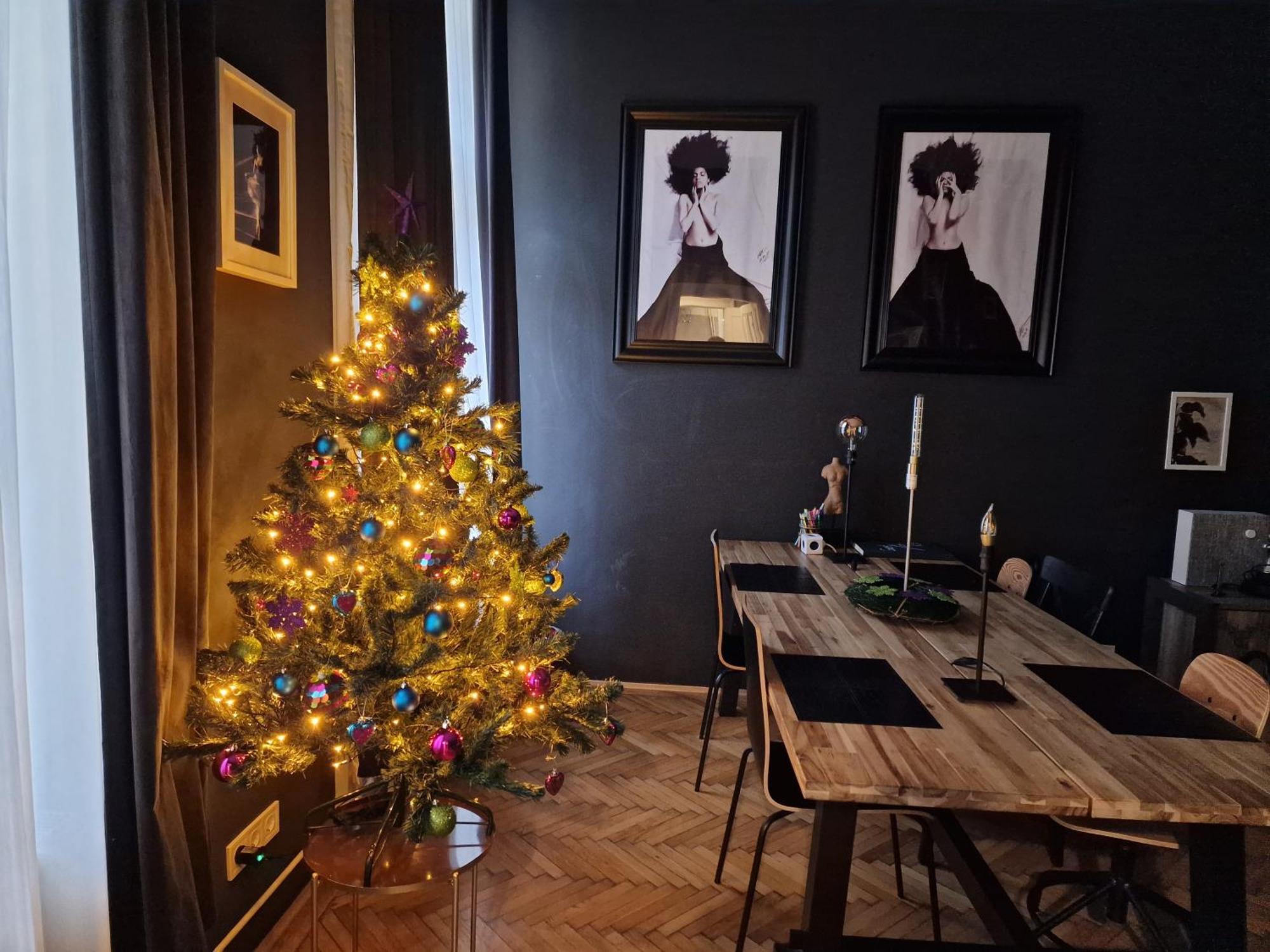 R38 - Artists Luxury Home, Budapest